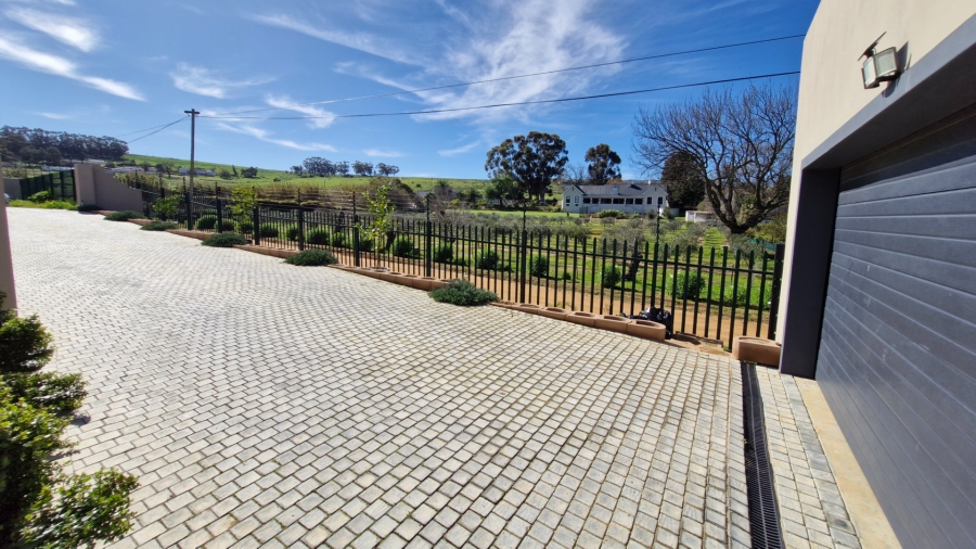 To Let 3 Bedroom Property for Rent in Glen Lilly Western Cape